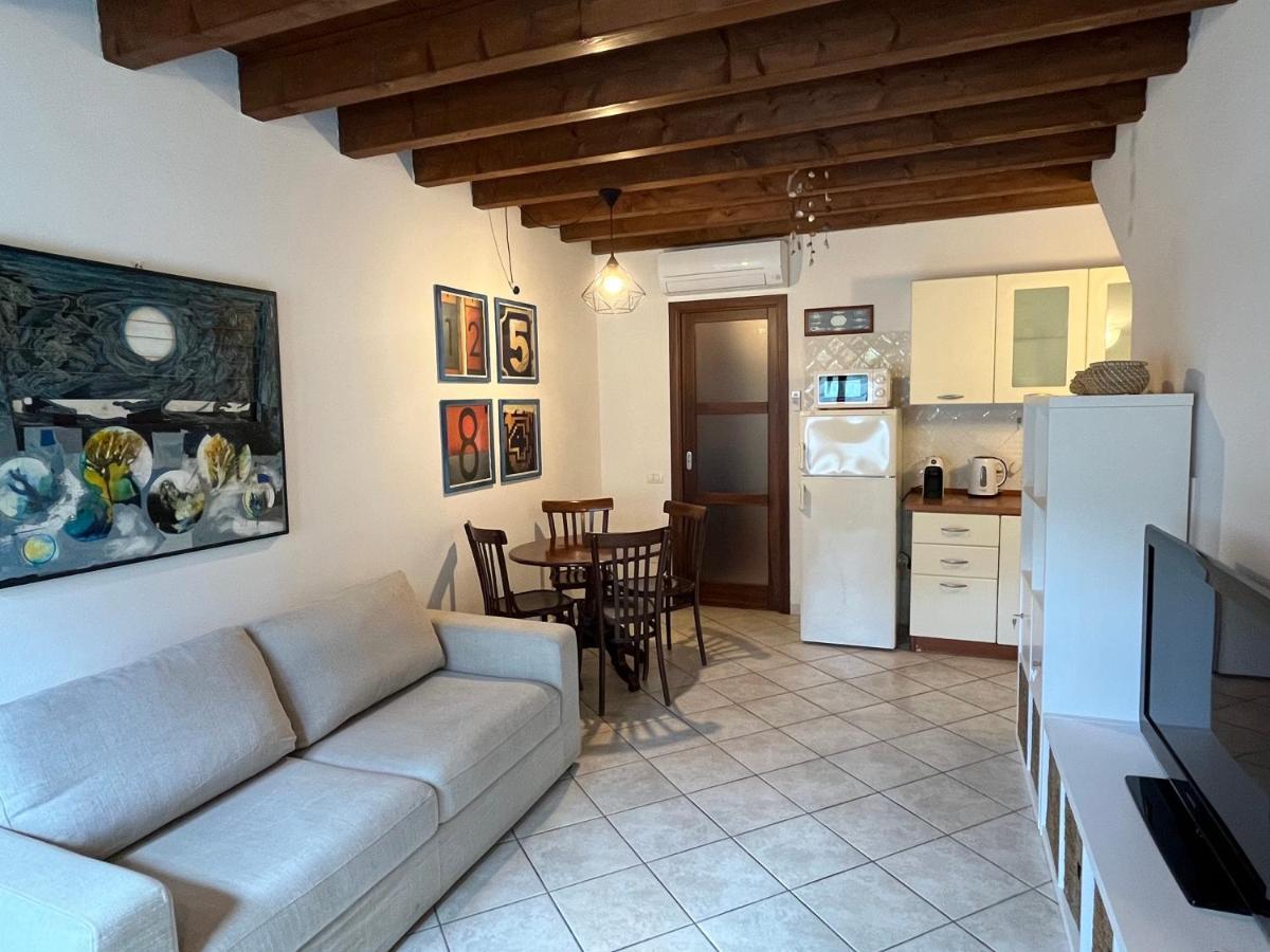 La Casa Gialla Каляри Екстериор снимка
